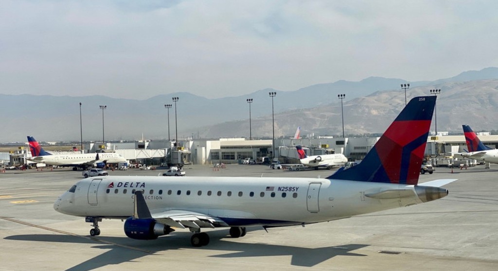 Nguy cơ đóng cửa nhiều sân bay do bế tắc ngân sách và thiếu nhân viên